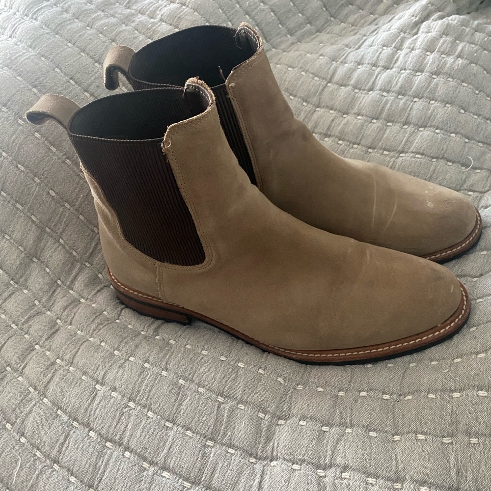 Nisolo tan size 11 suede Chelsea boot